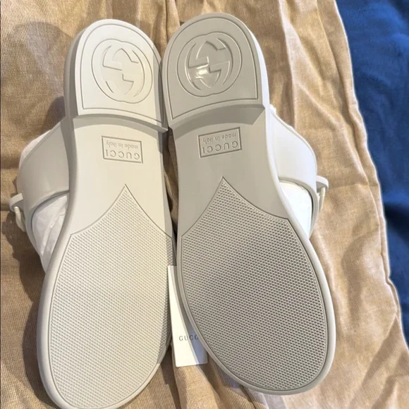 Gucci Cream Slide Sandals with Embossed Logo - Picture 3 of 5